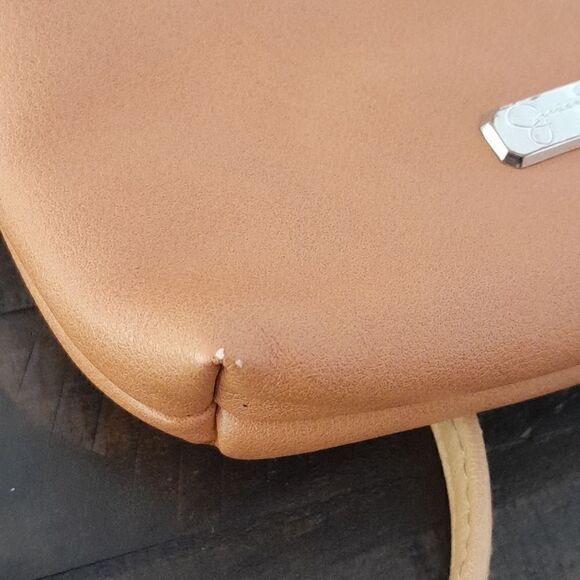 Jessica Simpson crossbody bag lots of pockets tan - Picture 8 of 8